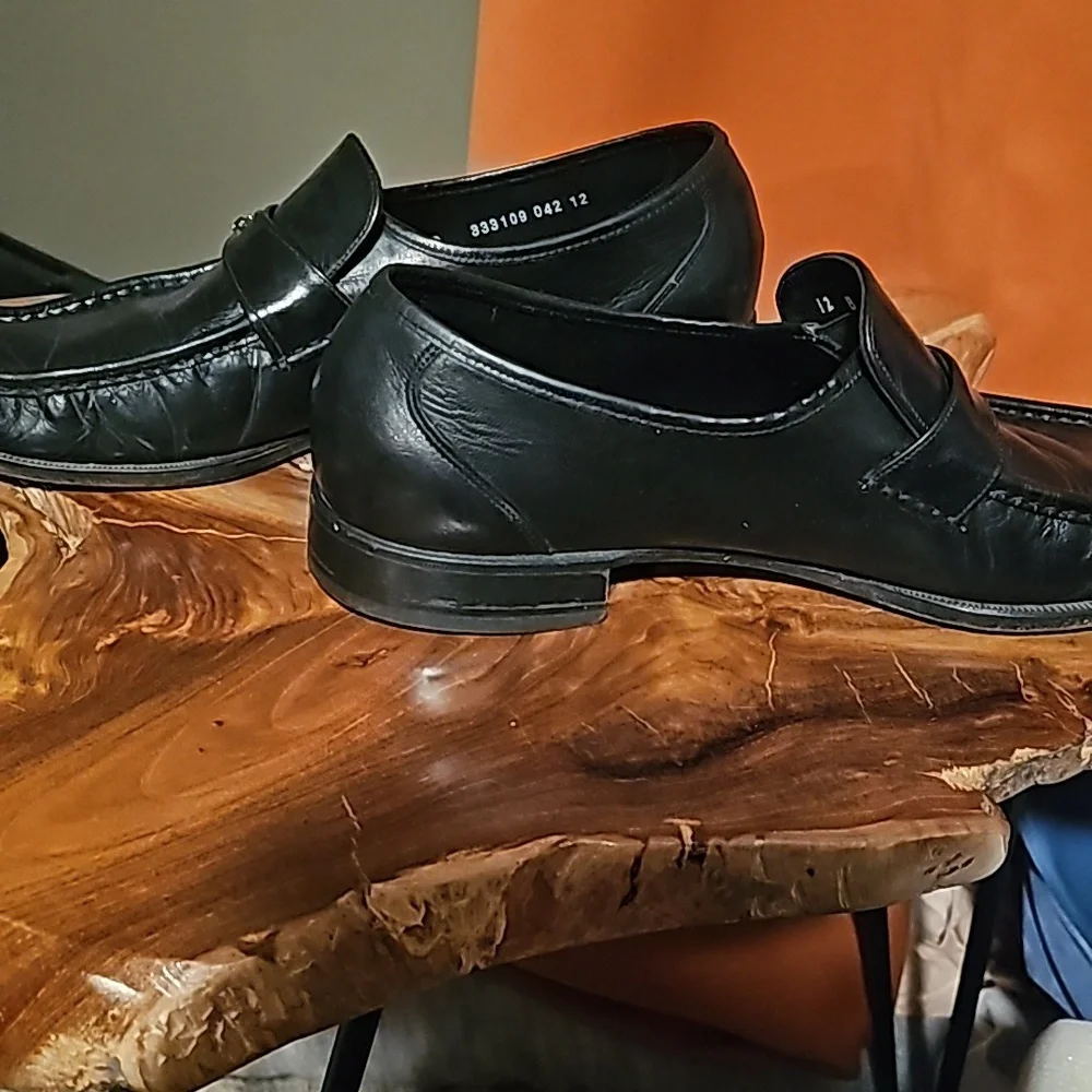 Men's Florshiem-black leather dress shoes. Size 12. Great condition